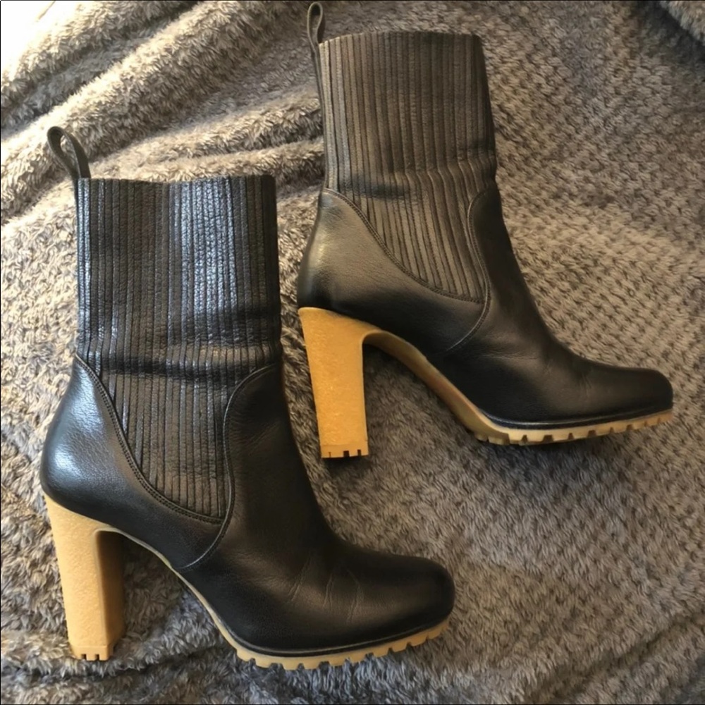 GUCCI BLACK Leather  BOOTS size 37/7